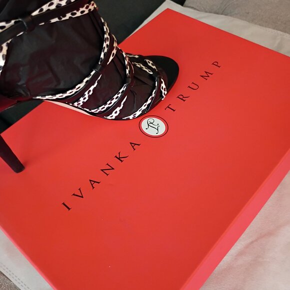 IVANKA TRUMP New w/Box Black & White Leather Multi Print Strappy Heel "Manis" - Picture 8 of 8